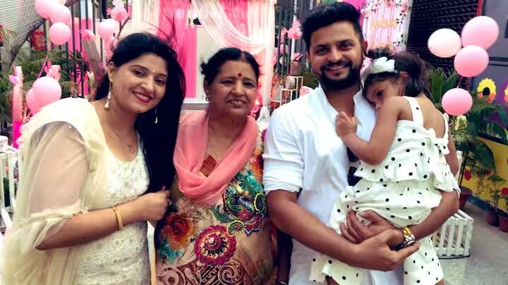 முன்னாள் இந்திய கிரிக்கெட் வீரர் சுரேஷ் ரெய்னாவின் தாயார் பெயர் பிரவேஷ் ரெய்னா.