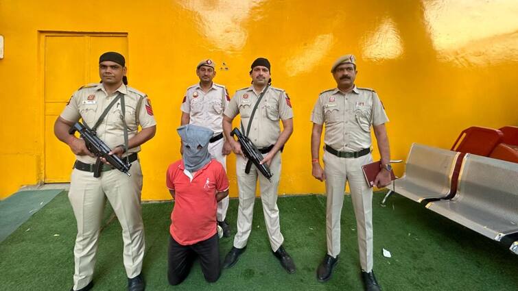 Extortion Demand Sent by Uber to Rajouri Garden Showroom Owner Delhi Police Arrested Accused ANN रंगदारी का नया तरीका, कार शोरूम के मालिक को उबर से भेजी चिट्ठी, मांगे 20 लाख