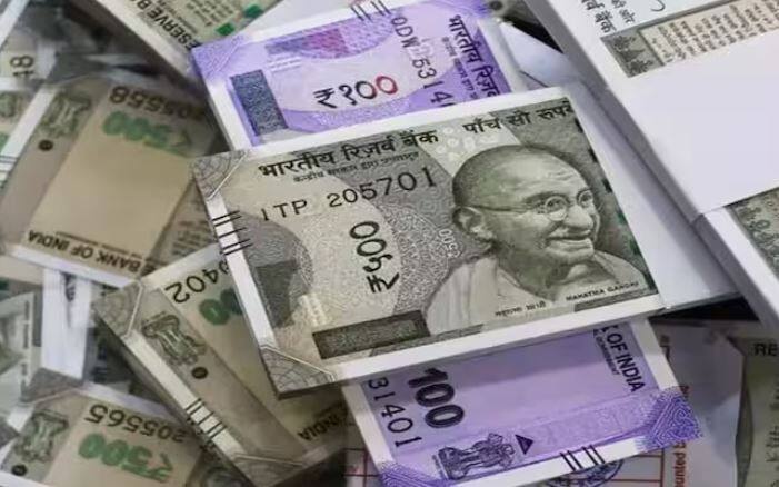 ਪੋਸਟ ਆਫਿਸ ਮਾਸਿਕ ਆਮਦਨ ਯੋਜਨਾ ਇੱਕ ਅਜਿਹੀ ਛੋਟੀ ਬੱਚਤ ਯੋਜਨਾ ਹੈ, ਜਿਸ ਵਿੱਚ ਤੁਸੀਂ ਆਪਣੇ ਰਿਟਾਇਰਮੈਂਟ ਫੰਡ ਨੂੰ ਇੱਕਮੁਸ਼ਤ ਜਮ੍ਹਾਂ ਕਰ ਸਕਦੇ ਹੋ ਅਤੇ ਹਰ ਮਹੀਨੇ ਇੱਕ ਨਿਸ਼ਚਿਤ ਰਕਮ ਪ੍ਰਾਪਤ ਕਰ ਸਕਦੇ ਹੋ।