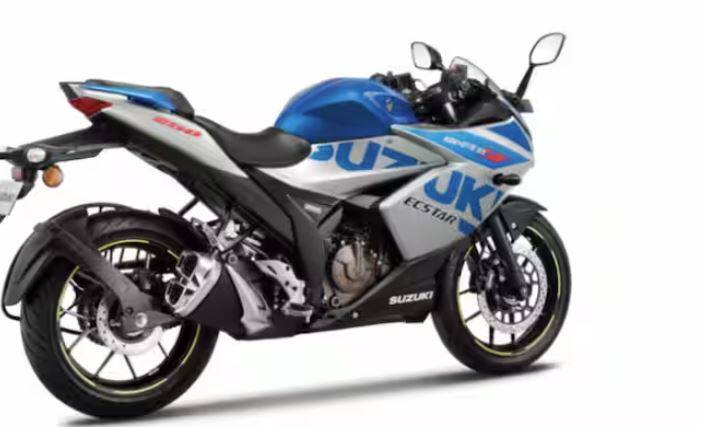 Suzuki Gixxer SF 250 ਵਿੱਚ 4-ਸਾਈਕਲ, 1-ਸਿਲੰਡਰ, ਆਇਲ ਕੂਲਡ ਇੰਜਣ ਹੈ। ਇਸ ਬਾਈਕ 'ਚ ਟਰਨ-ਬਾਈ-ਟਰਨ ਨੈਵੀਗੇਸ਼ਨ ਦਾ ਫੀਚਰ ਵੀ ਦਿੱਤਾ ਗਿਆ ਹੈ। ਇਸ ਬਾਈਕ ਦੀ ਐਕਸ-ਸ਼ੋਰੂਮ ਕੀਮਤ 1,94,645 ਰੁਪਏ ਤੋਂ ਸ਼ੁਰੂ ਹੁੰਦੀ ਹੈ।
