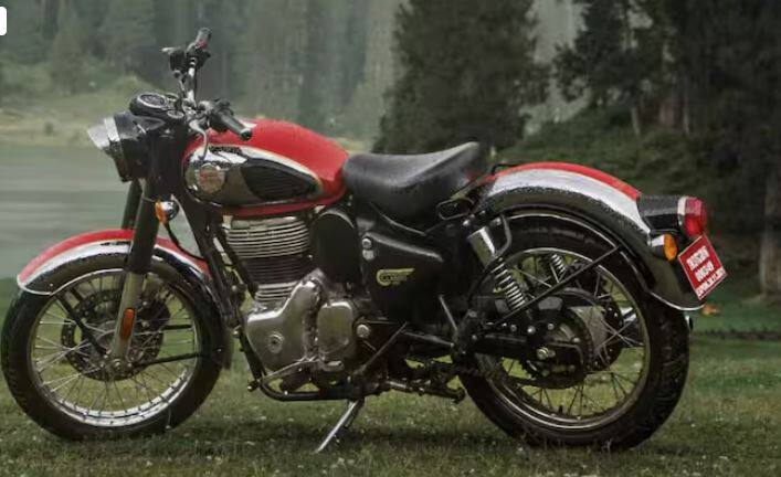 ਰਾਇਲ ਐਨਫੀਲਡ ਕਲਾਸਿਕ 350 ਵਿੱਚ 349 ਸੀਸੀ ਇੰਜਣ ਹੈ। ਇਹ ਬਾਈਕ 32 kmpl ਦੀ ਮਾਈਲੇਜ ਦਿੰਦੀ ਹੈ। ਇਸ ਬਾਈਕ ਦੀ ਐਕਸ-ਸ਼ੋਰੂਮ ਕੀਮਤ 1.93 ਲੱਖ ਰੁਪਏ ਤੋਂ ਸ਼ੁਰੂ ਹੁੰਦੀ ਹੈ।