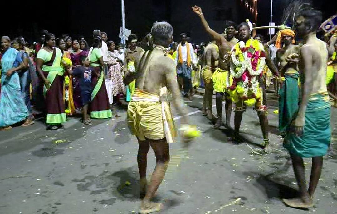 theni The whipping festival held without caste and religion at the Karuppasamy temple where Hindus and Christians worship together Theni: கிறிஸ்தவர், இந்துக்கள் இணைந்து கொண்டாடும் கருப்பசாமி கோயில் திருவிழா - தேனியில் மதநல்லிணக்க கொண்டாட்டம்