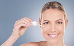 Beauty Tips: क्या बर्फ का इस्तेमाल चेहरे पर करना सही होता है? जानें इससे स्किन पर क्या प्रभाव पड़ता है