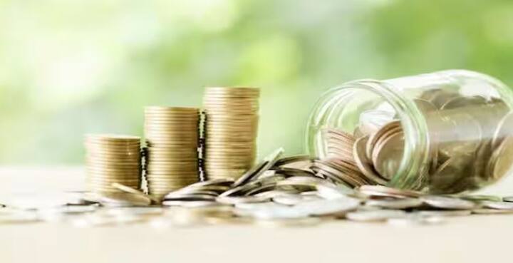 FD ਸਕੀਮ ਜਾਂ ਫਿਕਸਡ ਡਿਪਾਜ਼ਿਟ ਸਕੀਮ ਰਿਟਾਇਰਮੈਂਟ ਫੰਡ ਵਿੱਚ ਨਿਵੇਸ਼ ਕਰਨ ਲਈ ਇੱਕ ਵਧੀਆ ਵਿਕਲਪ ਹੈ। ਆਮ ਤੌਰ 'ਤੇ, ਬੈਂਕ ਆਮ ਗਾਹਕਾਂ ਦੇ ਮੁਕਾਬਲੇ ਸੀਨੀਅਰ ਸਿਟੀਜ਼ਨ ਗਾਹਕਾਂ ਨੂੰ FD ਸਕੀਮ 'ਤੇ 0.50 ਪ੍ਰਤੀਸ਼ਤ ਵਿਆਜ ਦਰ ਦੀ ਪੇਸ਼ਕਸ਼ ਕਰਦੇ ਹਨ।