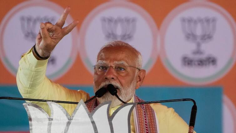 pm-modi-in-hoogly-west-bengal-slams-rahul-gandhi-congress-tmc-lok-sabha-elections-2024 Congress To Win Seats Lesser Than 'Shehzada's' Age: PM Modi's Dig At Rahul Gandhi In Hooghly