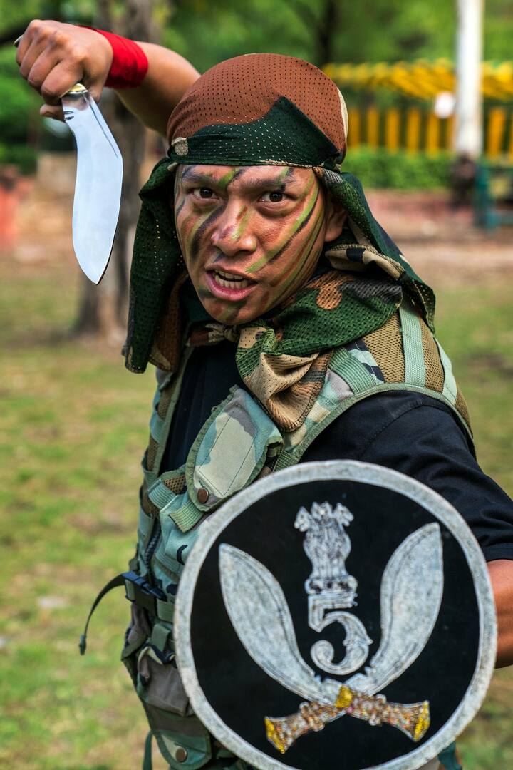 वहीं इस सेना की यूनिफार्म बाकी सेना से अलग भी होती है. इस सेना के गार्ड कवच पहने भी नजर आते हैं.
