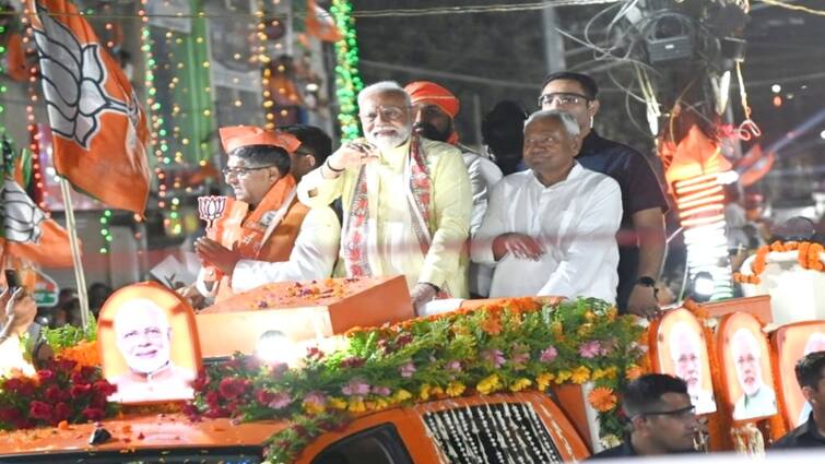 PM Modi Bihar Lok Sabha Election Rally CM Nitish Kumar accompanied in Prime Minister road show in Patna PM Modi Road Show in Patna: पटना रोड शो में PM मोदी की पहली झलक, उमड़ा जनसैलाब, CM नीतीश भी मौजूद
