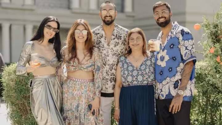 இந்திய கிரிக்கெட் வீரர்களான ஹர்திக் பாண்டியா மற்றும் க்ருனால் பாண்டியாவின் தாயார் பெயர் நளினி பாண்டியா.