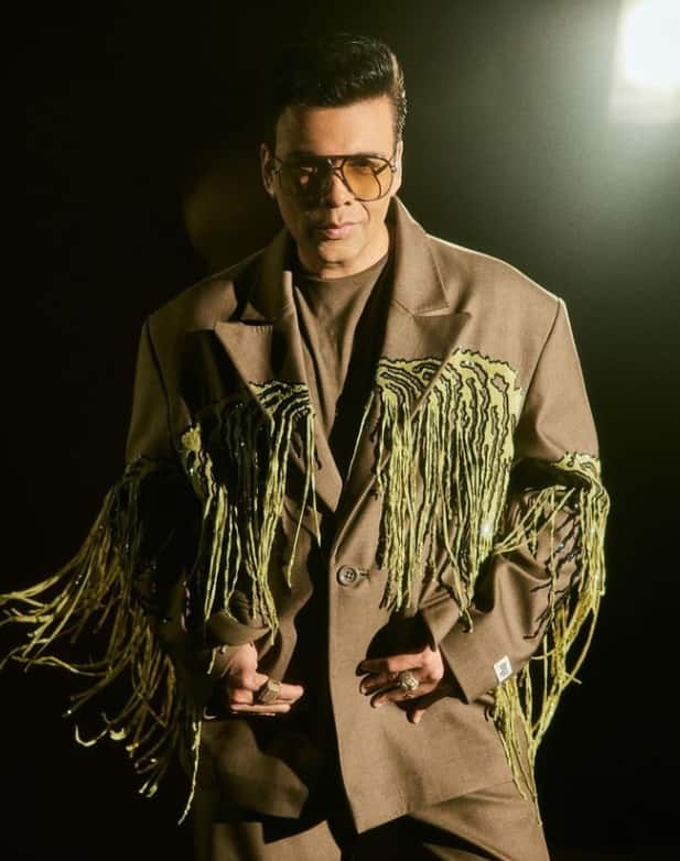 वहीं इसके अलावा इस लिस्ट में करण जौहर का नाम भी सामने आया है. सोर्स के मुताबिक करण जौहर को मेकर्स ने नजरों में रखा हुआ है. करण भी सलमान की जगह ले सकते हैं.