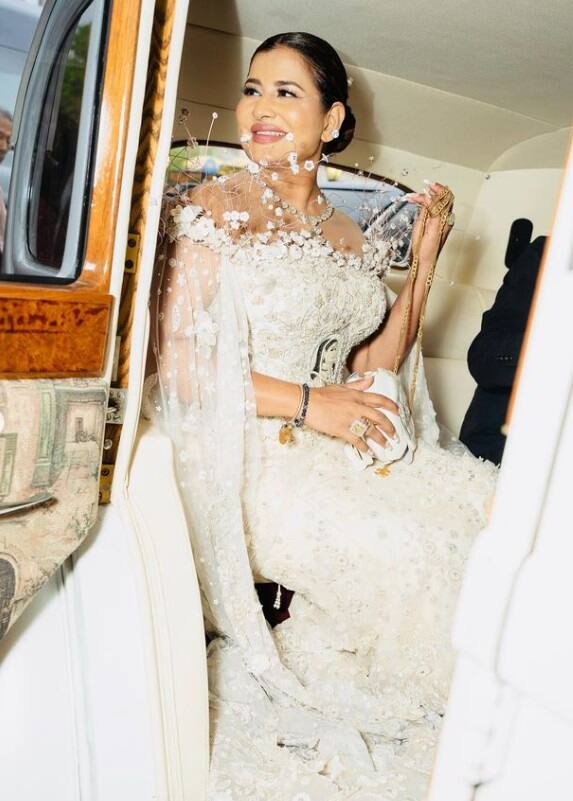 Sudha Reddy Net Worth: दुनिया के सबसे बड़े फैशन इवेंट में से एक मेट गाला 2024 में कई नाम चर्चा में रहे, जिसमें सुधा रेड्डी का नाम भी शामिल है. बिजनेसवुमन सुधा रेड्डी ने अपने ग्लैमरस अंदाज से सभी का ध्यान अपनी तरफ खींचा है.