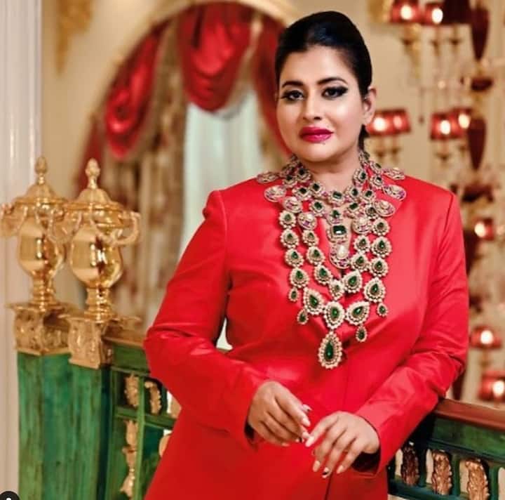 सुधा रेड्डी का नाम हैदराबाद के सबसे अमीर लोगों में से एक है. वह बेहद लग्जरी लाइफस्टाइल जीती हैं. उनके पास प्राइवेट जेट के अलावा Rolls Royce Ghost जैसी कारों का कलेक्शन है.