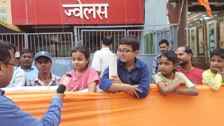 Bihar children gathered to watch PM Modi road show in patna ann PM Modi road show: 'हम पीएम मोदी को देखने आएं हैं...', पटना में प्रधानमंत्री के रोड शो का इंतजार करते बच्चों ने कहा