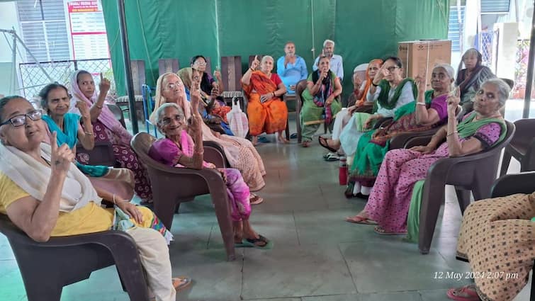 Kanpur Mother Day old age home women children remembered said Everyone should vote enthusiastically ann Mothers Day 2024: मदर्स डे पर वृद्धा आश्रम की महिलाओं ने बच्चों को किया याद, कहा- 'सभी लोग बढ़ चढ़कर करें मतदान'