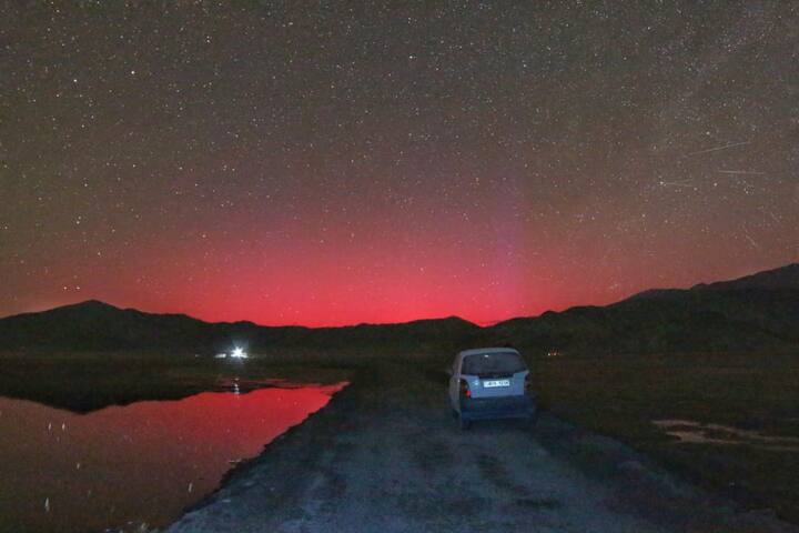 In Ladakh, people were amazed to find Stable Auroral Red Arcs light up the sky. (Source: X/@snorl)
