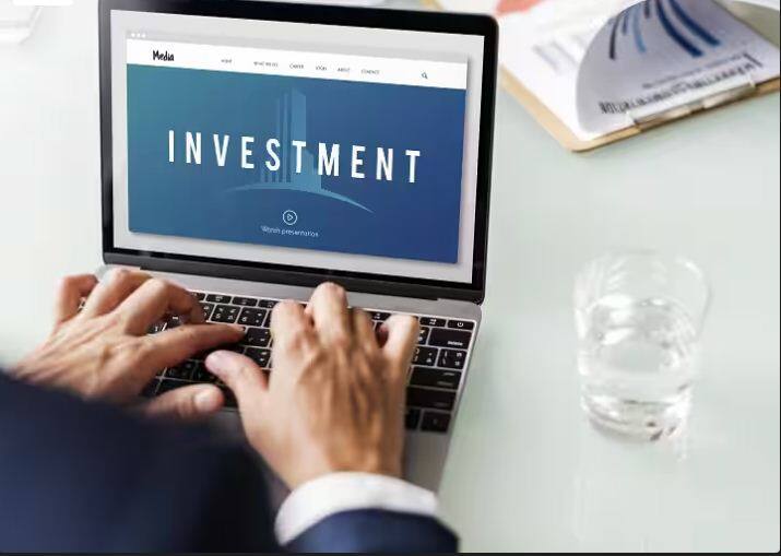 Retirement Planning: ਸਮੇਂ ਸਿਰ ਰਿਟਾਇਰਮੈਂਟ ਪਲੈਨਿੰਗ ਕਰਨਾ ਬਹੁਤ ਜ਼ਰੂਰੀ ਹੈ। ਜੇਕਰ ਤੁਸੀਂ ਸਹੀ ਸਮੇਂ 'ਤੇ ਯੋਜਨਾ ਨਹੀਂ ਬਣਾਉਂਦੇ ਹੋ, ਤਾਂ ਤੁਹਾਨੂੰ ਬੁਢਾਪੇ ਵਿੱਚ ਵਿੱਤੀ ਕਮੀ ਦਾ ਸਾਹਮਣਾ ਕਰਨਾ ਪੈ ਸਕਦਾ ਹੈ। ਬੁਢਾਪੇ ਵਿੱਚ ਆਮਦਨ ਦਾ ਸਰੋਤ ਘੱਟ ਜਾਂਦਾ ਹੈ। ਪਰ, ਖਰਚੇ ਉਹੀ ਰਹਿੰਦੇ ਹਨ. ਅਜਿਹੇ 'ਚ ਅਸੀਂ ਤੁਹਾਨੂੰ ਕੁਝ ਅਜਿਹੀਆਂ ਸਕੀਮਾਂ ਬਾਰੇ ਦੱਸ ਰਹੇ ਹਾਂ, ਜਿਨ੍ਹਾਂ 'ਚ ਨਿਵੇਸ਼ ਕਰਕੇ ਤੁਸੀਂ ਆਪਣੀ ਬੁਢਾਪੇ ਨੂੰ ਸੁਰੱਖਿਅਤ ਬਣਾ ਸਕਦੇ ਹੋ। ਤੁਸੀਂ ਰਿਟਾਇਰਮੈਂਟ ਤੋਂ ਬਾਅਦ ਜਾਂ 60 ਸਾਲ ਦੀ ਉਮਰ ਤੋਂ ਬਾਅਦ ਵੱਡੀ ਰਕਮ ਪ੍ਰਾਪਤ ਕਰਨ ਲਈ ਇਹਨਾਂ ਸਕੀਮਾਂ ਵਿੱਚ ਨਿਵੇਸ਼ ਕਰ ਸਕਦੇ ਹੋ।