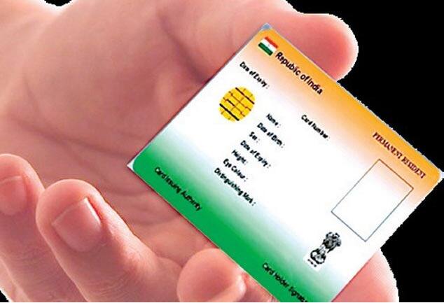 कामगार मंत्रालयाद्वारा वितरित आरोग्य विमा स्मार्ट कार्ड