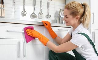 Home Décor Tips: જૂના ફર્નિચરને ન્યૂ લૂક આપશે ટિપ્સ, સ્પ્રે બોટલામાં ભરી બસ આ ચીજનો કરો છંટકાવ