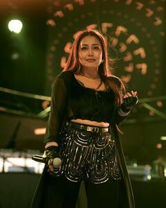 पिता बेचते थे समोसे, भजन गाकर कमाए 50 रुपये, रियलिटी शो से कर दिया गया रिजेक्ट, अब लैविश लाइफ जीती हैं ये सिंगर