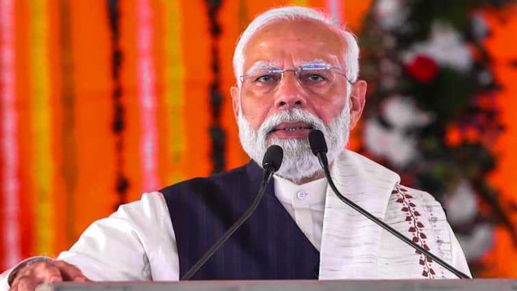 Lok Sabha Elections 2024: कौन होगा मोदी का वारिस, केजरीवाल के सवालों के बीच PM Modi ने हुगली की जनसभा में किया खुलासा