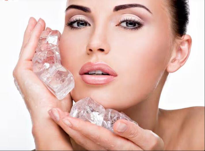 ਜੇ ਤੁਹਾਡੀ ਚਮੜੀ ਸੰਵੇਦਨਸ਼ੀਲ ਹੈ, ਤਾਂ ਤੁਹਾਨੂੰ ਬਰਫ਼ ਦੀ ਵਰਤੋਂ ਕਰਨ ਤੋਂ ਬਚਣਾ ਚਾਹੀਦਾ ਹੈ।