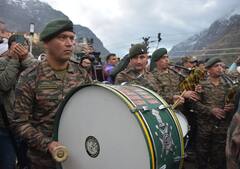 बदरीनाथ धाम के कपाट खुलते ही उमड़ी श्रद्धालुओं की भीड़, उत्सव जैसा माहौल, देखें तस्वीरें