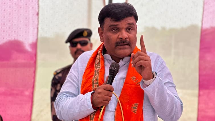 BJP candidate Subrata Pathak alleged that samajwadi party leaders trying to capture booth in Kannauj Lok Sabha Election 2024: सपा नेताओं पर बूथ कैप्चरिंग का आरोप, BJP उम्मीदवार सुब्रत पाठक ने पत्र के जरिए किया दावा