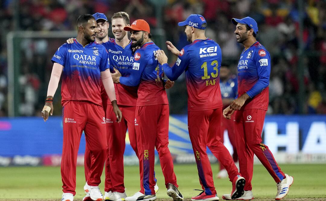 RCB Playoff Scenario 2024: जीत के बाद RCB की उम्मीदें कायम, लेकिन बेहद मुश्किल हैं प्लेऑफ की राहें, जानिए अब क्या है समीकरण? IPL 2024 Royal Challengers Bengaluru Playoff Qualification Scenarios after RCB vs DC match RCB Playoff Scenario 2024: जीत के बाद RCB की उम्मीदें कायम, लेकिन बेहद मुश्किल हैं प्लेऑफ की राहें, जानिए अब क्या है समीकरण?
