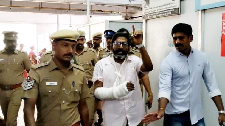 Savukku Shankar says Jail Superintendent Senthilkumar of breaking my hand - TNN சிறை கண்காணிப்பாளர் செந்தில்குமார் தான் என் கையை உடைத்தார் - சவுக்கு சங்கர் பரபரப்பு குற்றச்சாட்டு