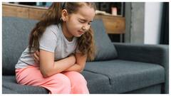 बच्चों के पेट में हो रहा दर्द तो जानें किन बीमारियों का हो सकता है खतरा