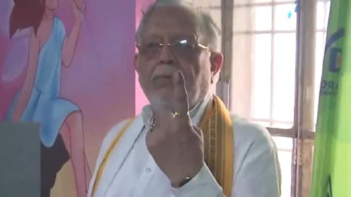 Uttar Pradesh Minister Suresh Khanna cast his vote at a polling booth in Shahjahanpur.  (Photo: ANI)