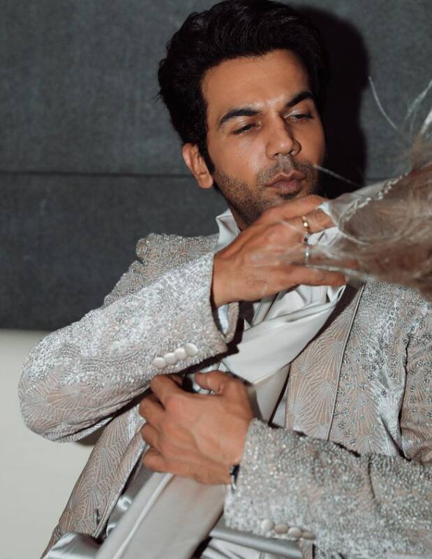 लेकिन ऐसा नहीं है. राजकुमार की पहली फिल्म LSD नहीं है. बल्कि राजकुमार ने अपनी एक्टिंग की शुरुआत अमिताभ बच्चन की फिल्म 'रण ' से की थी.