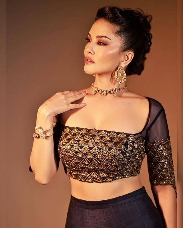 இன்று (மே 13) 43வது பிறந்தநாள் காணும் சன்னி லியோனுக்கு ரசிகர்களும் திரை பிரபலங்களும் வாழ்த்து தெரிவித்து வருகின்றனர்