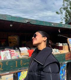 Bhumi Pednekar Photos: పారిస్‌ వీధుల్లో విహరిస్తున్న భూమి పెడ్నెకర్