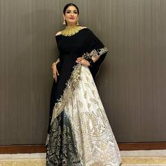 Lahenga: लहंगे में दिखना है मॉडर्न, तो ब्लाउज के साथ करें एक्सपेरिमेंट