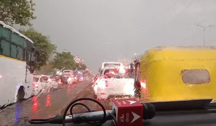 Ahmedabad Rain: જોરદાર વિજળીના કડાકા અને ભારે પવન સાથે અમદાવાદ શહેરમાં વરસાદ