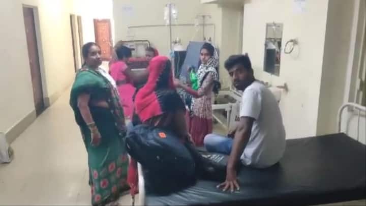 मनेंन्द्रगढ में वर्षों से संचालित सामुदायिक स्वास्थ्य केन्द्र में मूलभूत सुविधाओं की कमी के चलते यहां आने वाले मरीजों को अनेकों परेशानियों से जूझना पड़ता है.