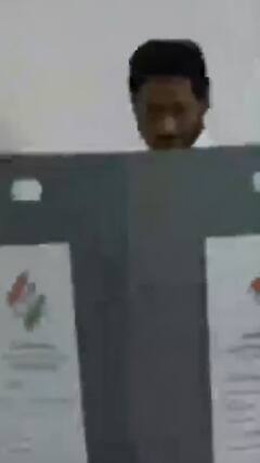 Lok Sabha Election: आंध्र प्रदेश के सीएम जगन मोहन रेड्डी ने किया मतदान | ABP Shorts