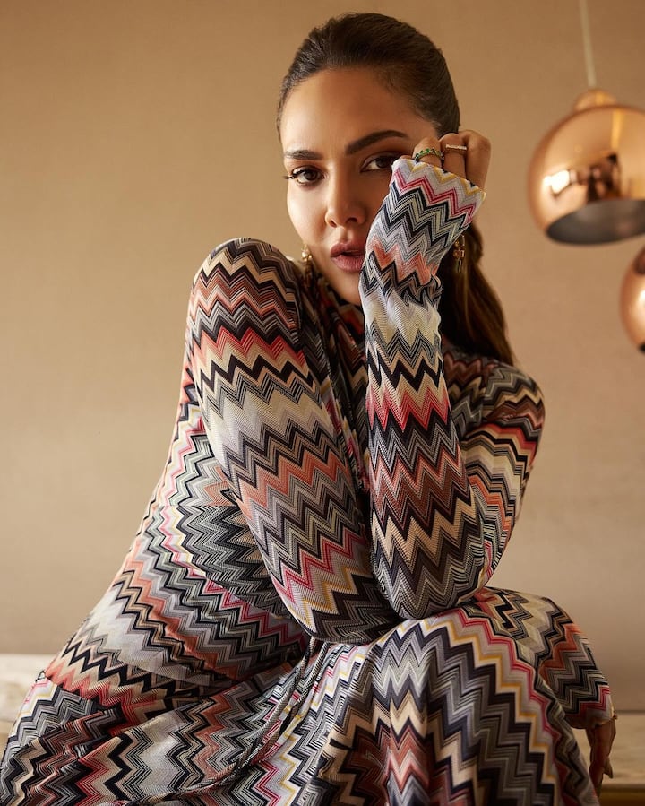 There is undeniable elegance in the way Esha posed.