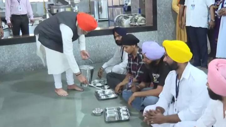 Prime Minister Narendra Modi, who was on a visit to Bihar, offered prayers at Gurudwara Patna Sahib and served food to devotees in its langar on Monday. (Photo: ANI)