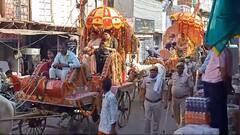 किन्नर समाज ने हनुमान मंदिर पर चढ़ाया घंटा तो अब्दाल शाह की मजार पर चांदी का मुकुट