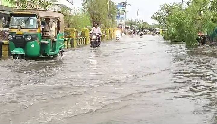 Botad Rain  Photos: આજે ગુજરાતમાં અનેક વિસ્તારોમાં ભર ઉનાળે ચોમાસા જેવો માહોલ જોવા મળી રહ્યો છે. અમરેલી,અરવલ્લી, સુરેન્દ્રનગર, બોટાદ સહિત અનેક વિસ્તારોમાં વરસાદ પડ્યો છે.