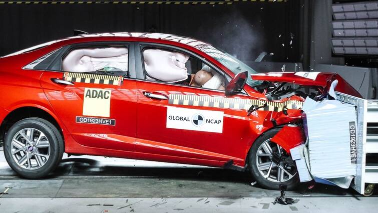 Don’t Buy Cars Without These Safety Features check top 5 essentials list Car Safety Features: உயிர் காக்கும் இந்த 5 பாதுகாப்பு அம்சங்கள் இல்லையா? அப்ப அந்த காரை வாங்காதீங்க!
