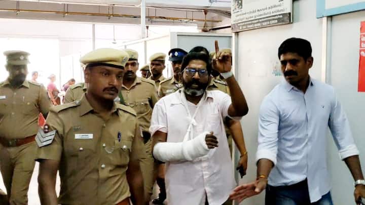 Coimbatore court allowed savukku Shankar to be taken into police custody for a day and interrogated - TNN Savukku Sankar: சவுக்கு சங்கரை ஒரு நாள் காவலில் எடுத்து விசாரிக்க நீதிமன்றம் அனுமதி
