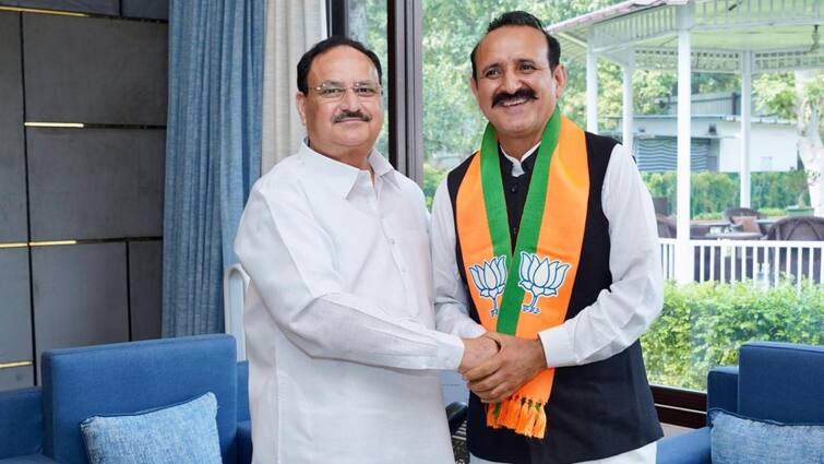 Subhash Manglet left congress and Join BJP in presents of JP Nadda Himachal ann हिमाचल में वीरभद्र सिंह के करीबी सुभाष मंगलेट BJP में शामिल, 2022 में निर्दलीय लड़ा था चुनाव
