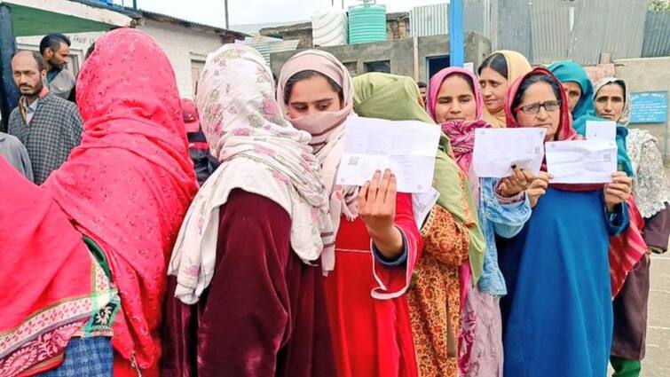 Lok Sabha election 2024 Phase 4 polling Kashmiri Migrants Vote At Special Polling Booths Lok Sabha election 2024 Phase 4: ఆర్టికల్ 370 రద్దు తరవాత కశ్మీర్‌లో తొలి ఎన్నికలు, భారీ భద్రత మధ్య ఓటింగ్