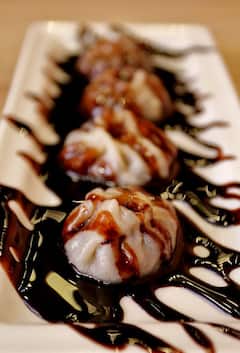 Momos: वेजिटेबल और चिकन ही नहीं, इन फ्लेवर्स में भी मिलते हैं मोमोज