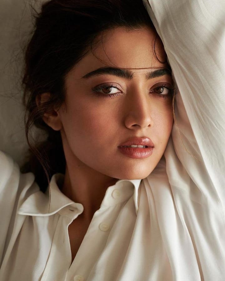 రష్మిక ప్రస్తుతం సౌత్​ సినిమాలతో పాటు.. బాలీవుడ్​లో కూడా మంచి హిట్స్ అందుకుంటుంది. (Images Source : Instagram/Rashmika Mandanna)