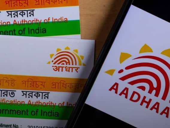 ઘણીવાર લોકો આધાર કાર્ડ (Aadhaar Card) બનાવતી વખતે કેટલીક ખોટી માહિતી દાખલ કરે છે. જેના કારણે તેમને યોજનાઓનો લાભ મેળવવા કે અન્ય કોઈ સુવિધા મેળવવામાં મુશ્કેલીનો સામનો કરવો પડે છે.
