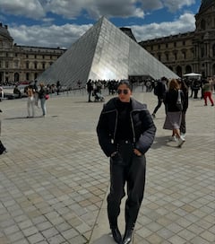 Bhumi Pednekar Photos: పారిస్‌ వీధుల్లో విహరిస్తున్న భూమి పెడ్నెకర్