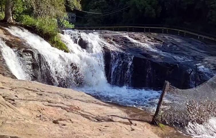 Kumbakkarai waterfall due to flood Tourists banned bathing - TNN கும்பக்கரை அருவியில் குளிக்க சுற்றுலா பயணிகளுக்கு தடை விதித்த வனத்துறை